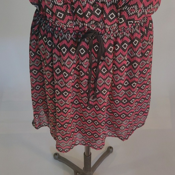 Geometric Pattern Dress - Picture 3 of 7